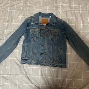 Women’s Levi’s jacket